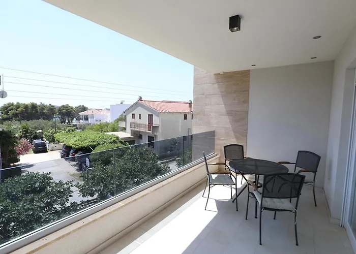 Smil\'E Apartments